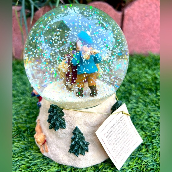 Christmas Musical Snow/Water Globe Limited Edition Collection - "Jingle Bells" - Picture 4 of 7